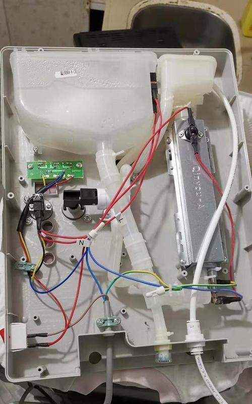 饮水机底座维修费用分析（解读饮水机底座维修所需费用及省钱技巧）